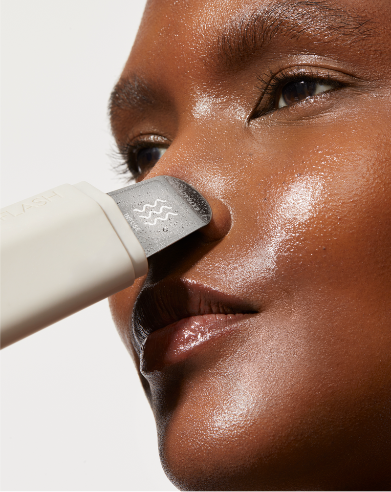 DERMAPORE+ AND SERUM SET - Stone | Image of model using DERMAPORE+ to extract pores on her nose