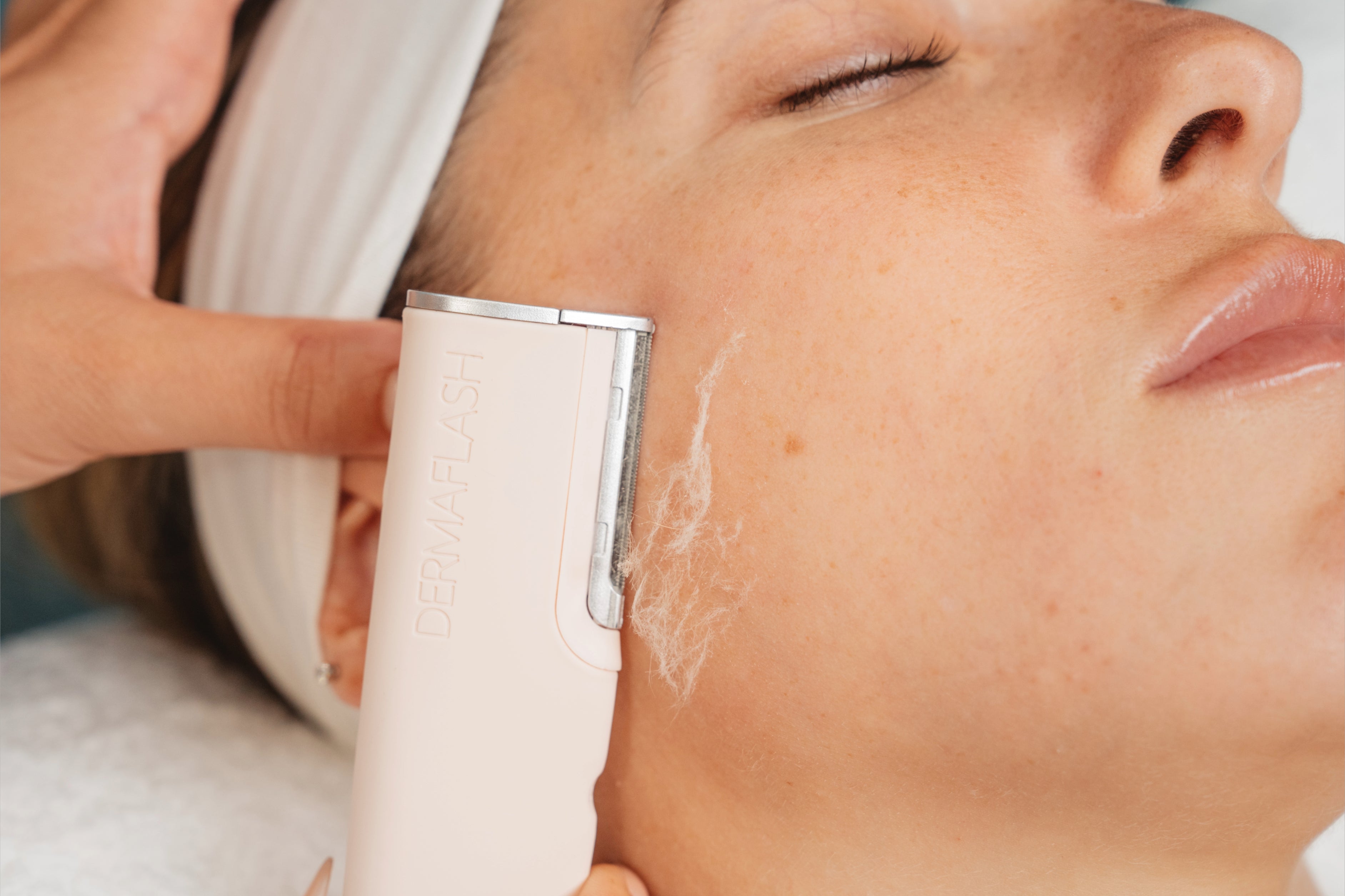 Top 5 Benefits Of Dermaplaning – Dermaflash