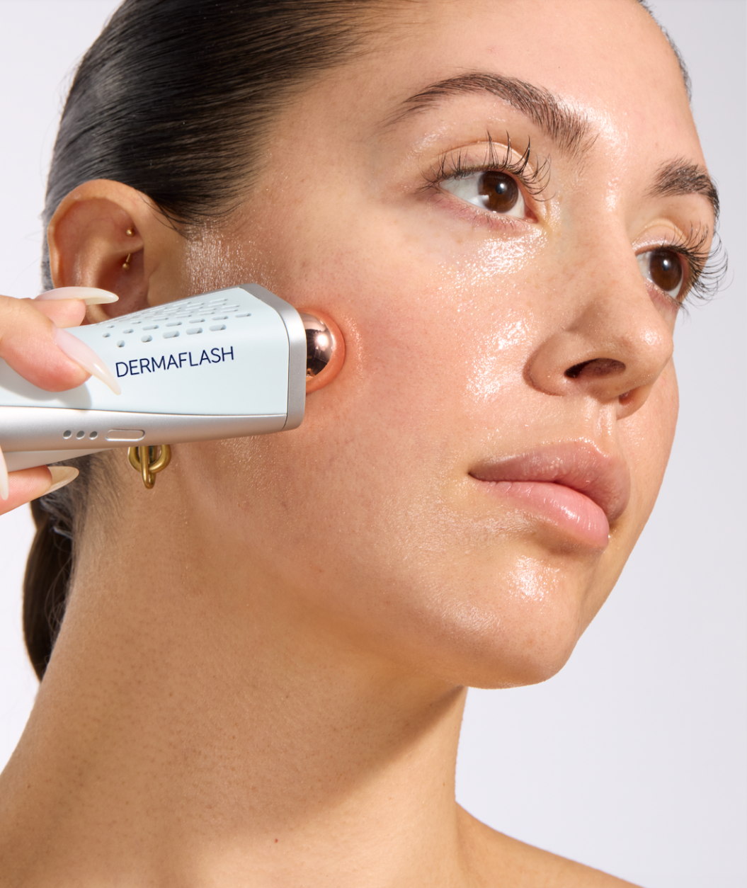 デルフェ化粧機DELFETLASER Our Devices – DERMAFLASH